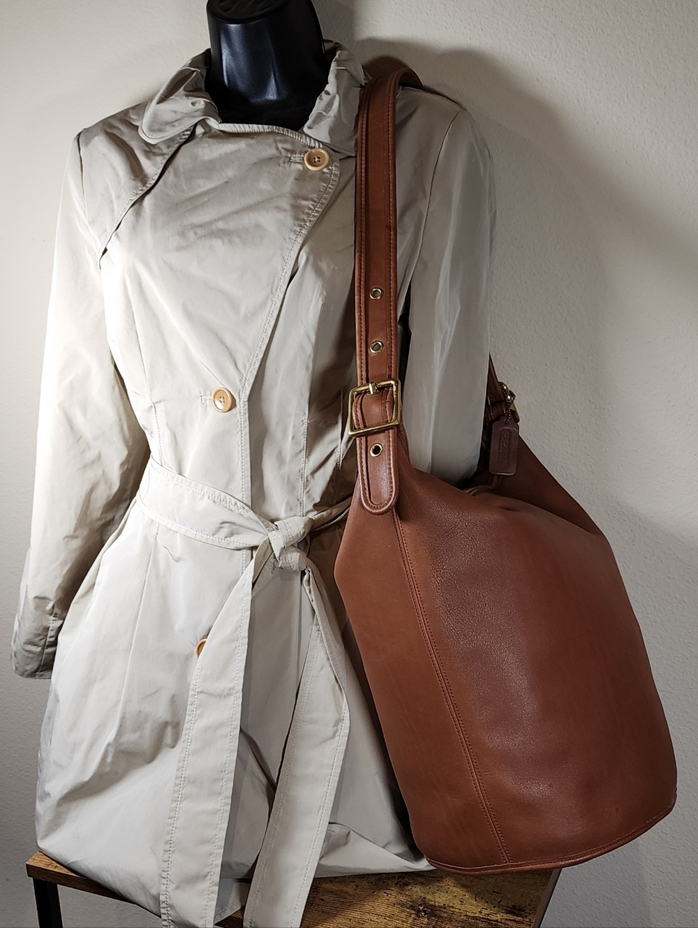 Vintage Coach British Tan Duffle Sac #9085 - Picture 4 of 14